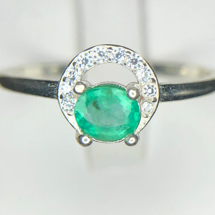 Essence de Monteverde – Bague en argent sterling avec émeraude naturelle
