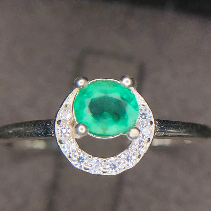 Essence de Monteverde – Bague en argent sterling avec émeraude naturelle