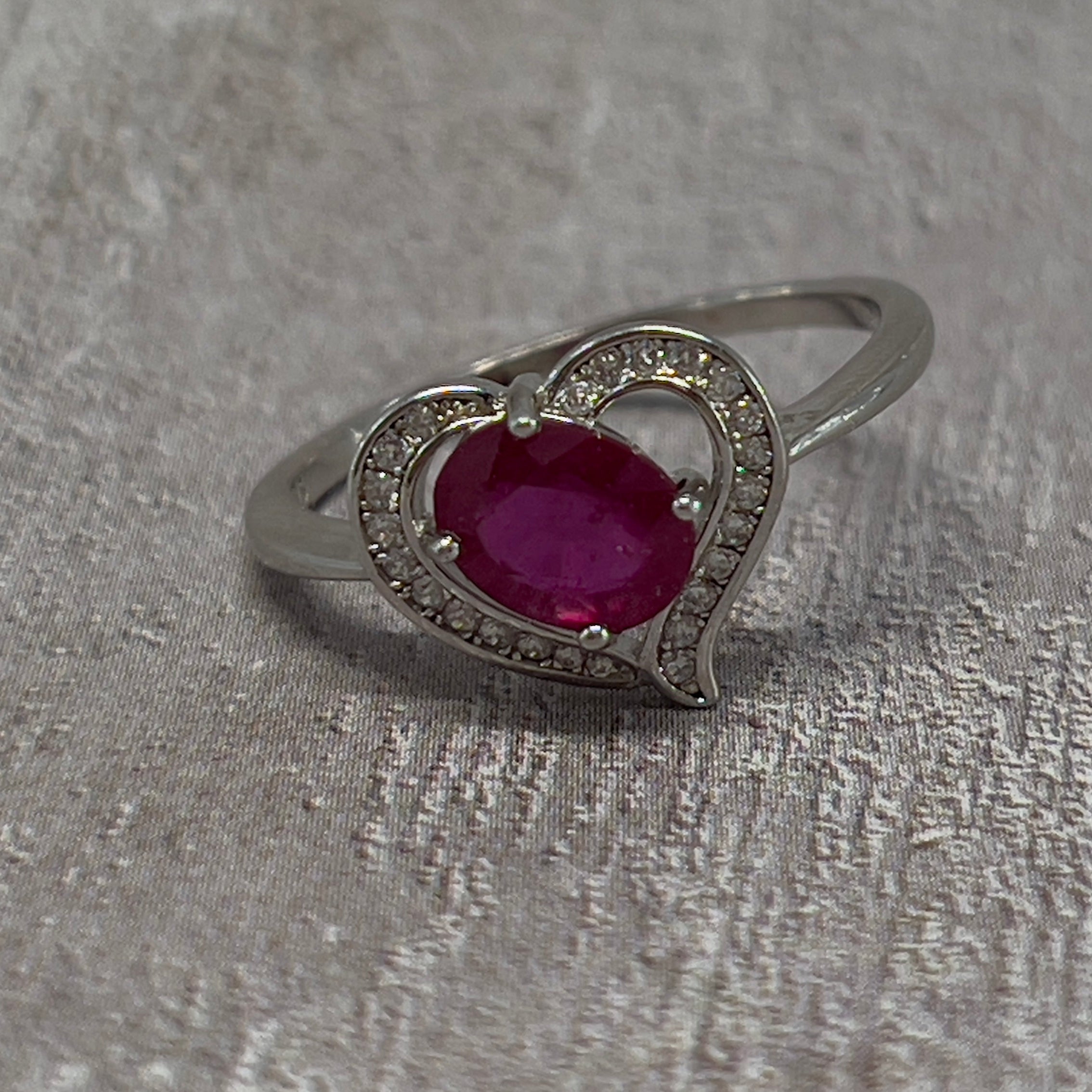 “Anillo de rubí natural birmano talla 10 en plata 925 certificado”.