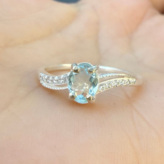 Anillo de plata con Aguamarina Natural de 7 quilates