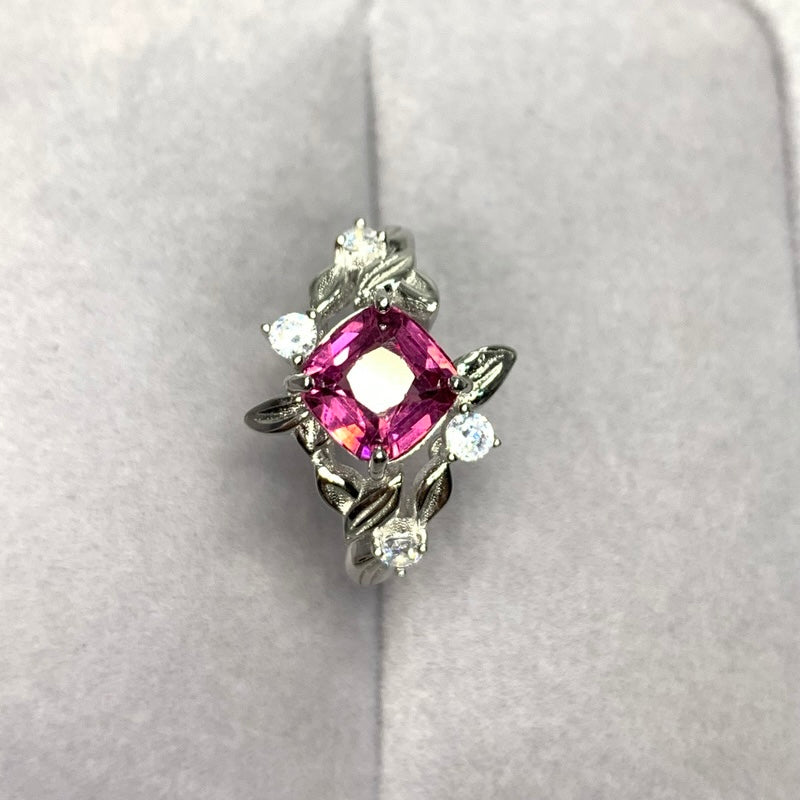 Anillo de Granate Mahenge Natural en Plata 925 Piedra Central 6.665 ct Rare Glow