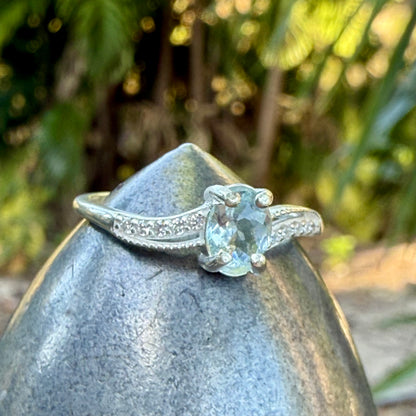 Anillo de plata con Aguamarina Natural de 7 quilates
