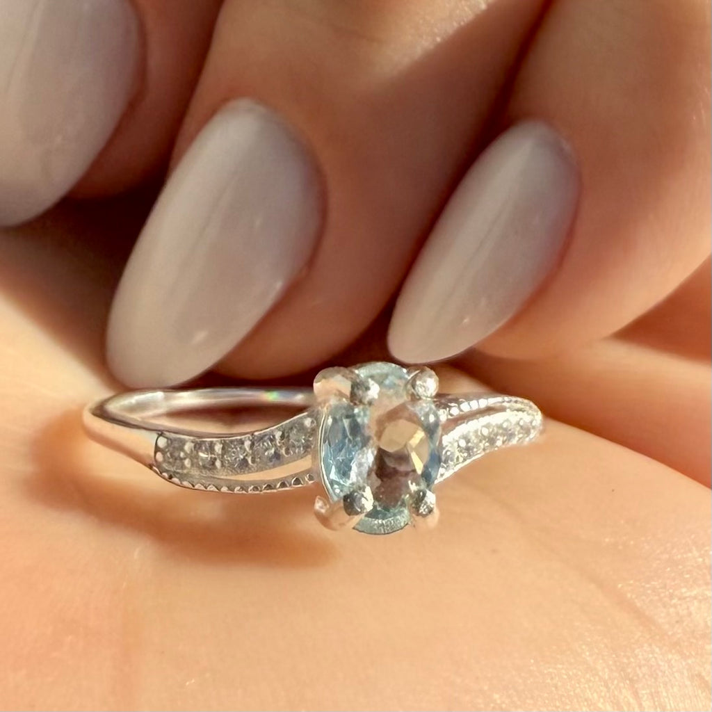 Anillo de plata con Aguamarina Natural de 7 quilates
