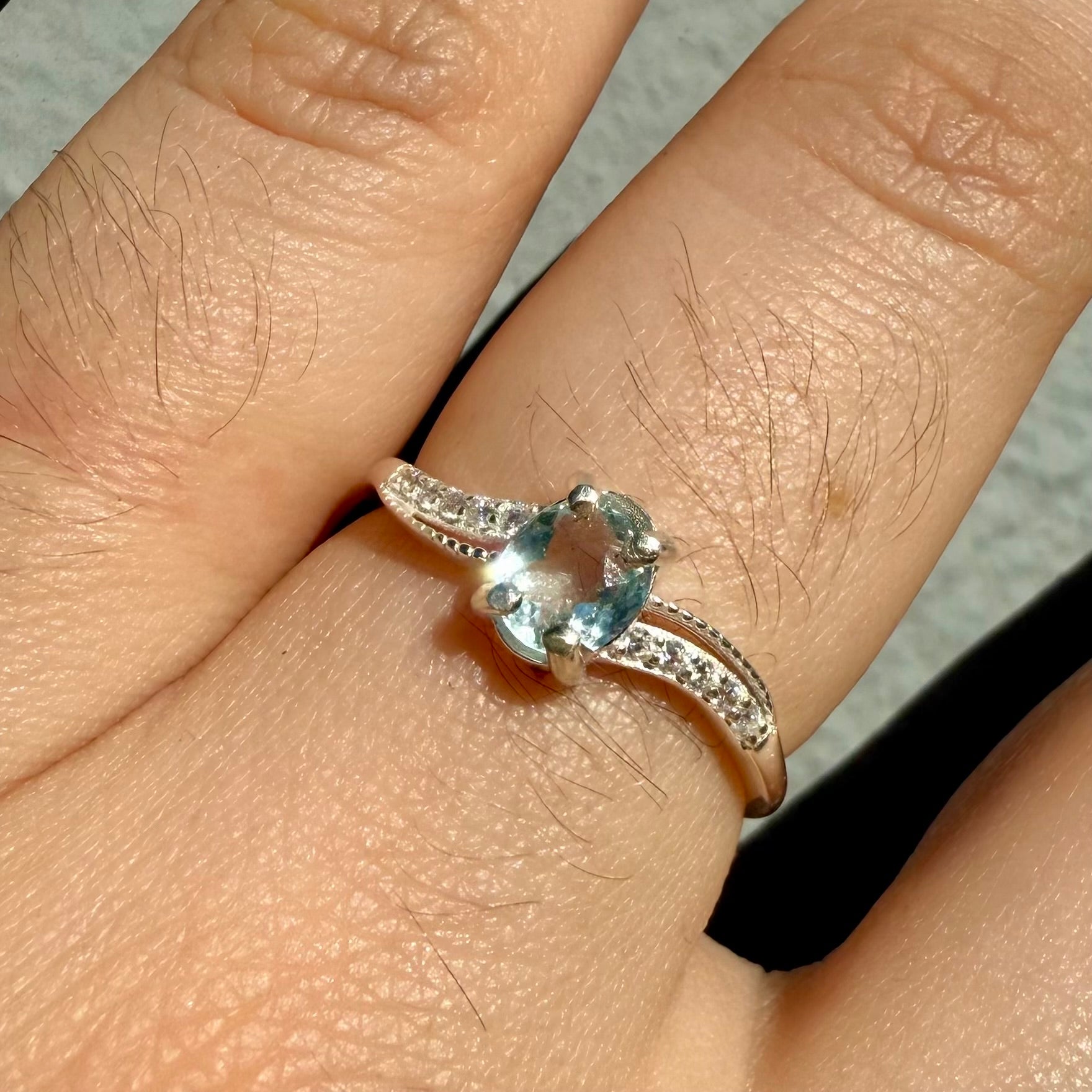 Anillo de plata con Aguamarina Natural de 7 quilates