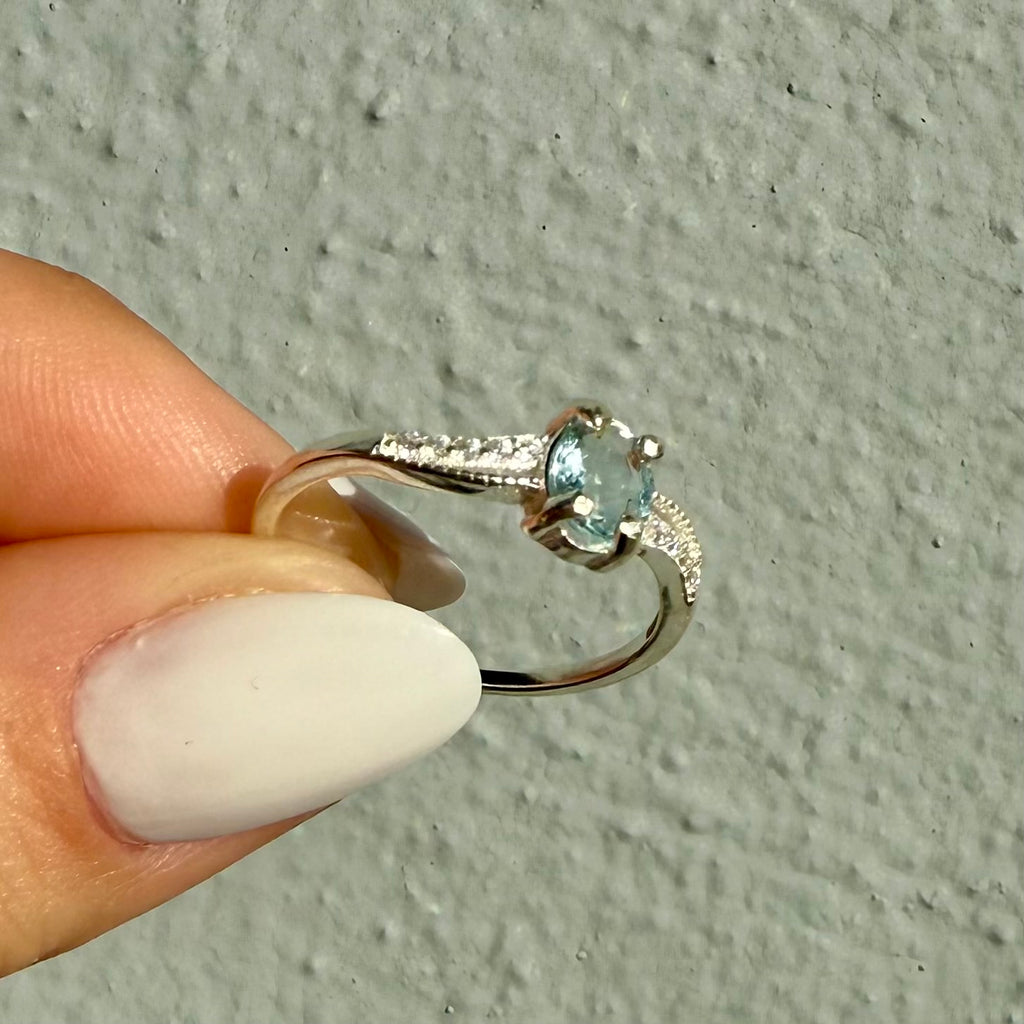 Anillo de plata con Aguamarina Natural de 7 quilates