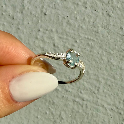 Anillo de plata con Aguamarina Natural de 7 quilates