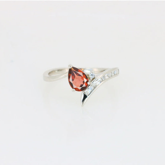 Bague Flamme sereine en argent 925 avec grenat naturel de Tanzanie