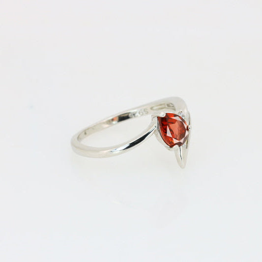 Serene Flame – Anel com Granada Natural da Tanzânia em Prata 925