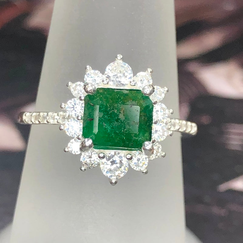 Coroa Esmeralda – Anel de Prata 925 com Esmeralda Natural e Zircônias Brilhantes