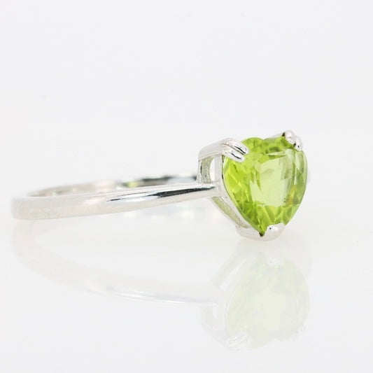 Coração da Selva – Anel de Prata 925 e Peridoto Natural