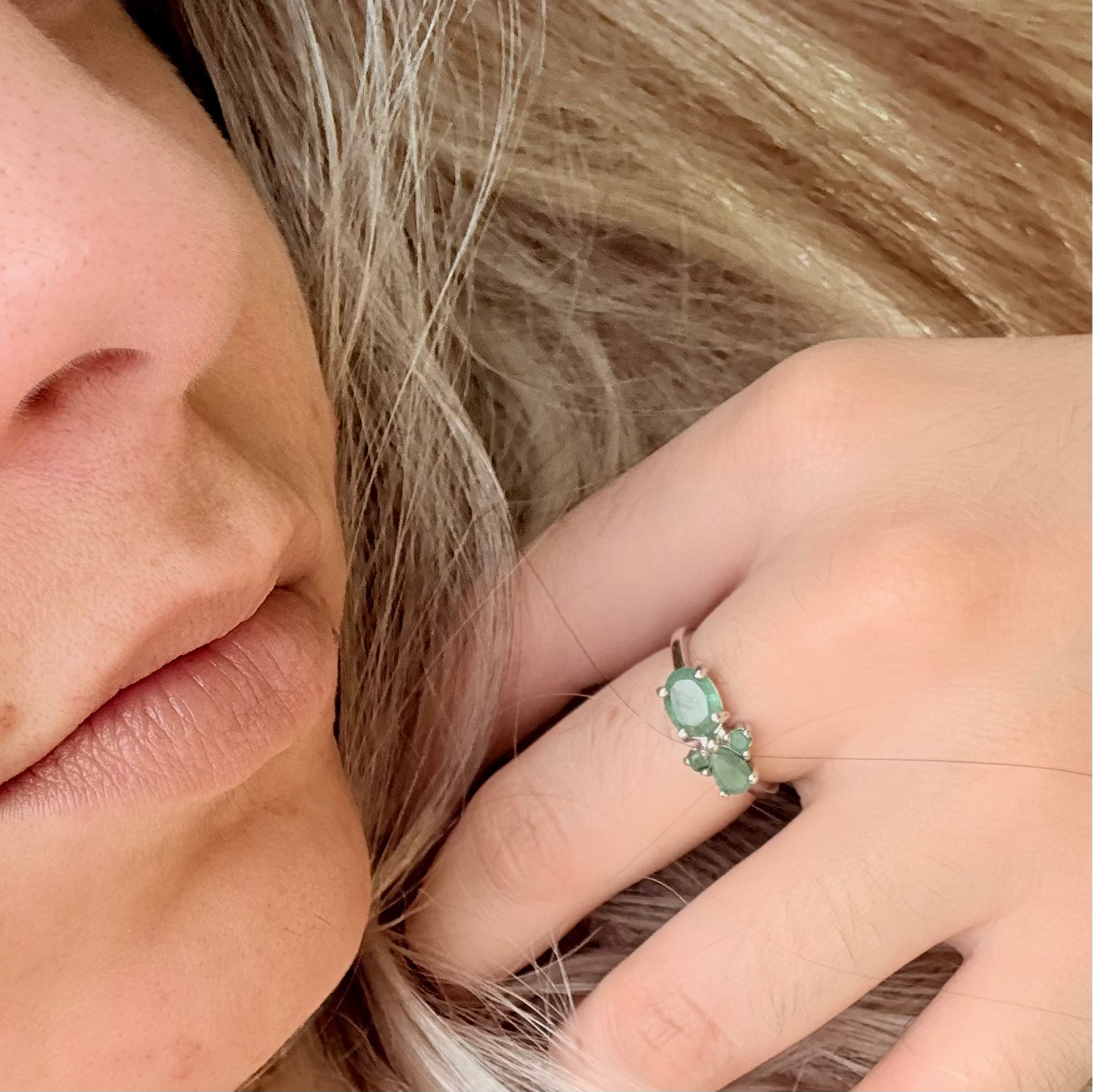 Anillo de Esmeralda Natural Verde Intenso en Plata 925 Certificada