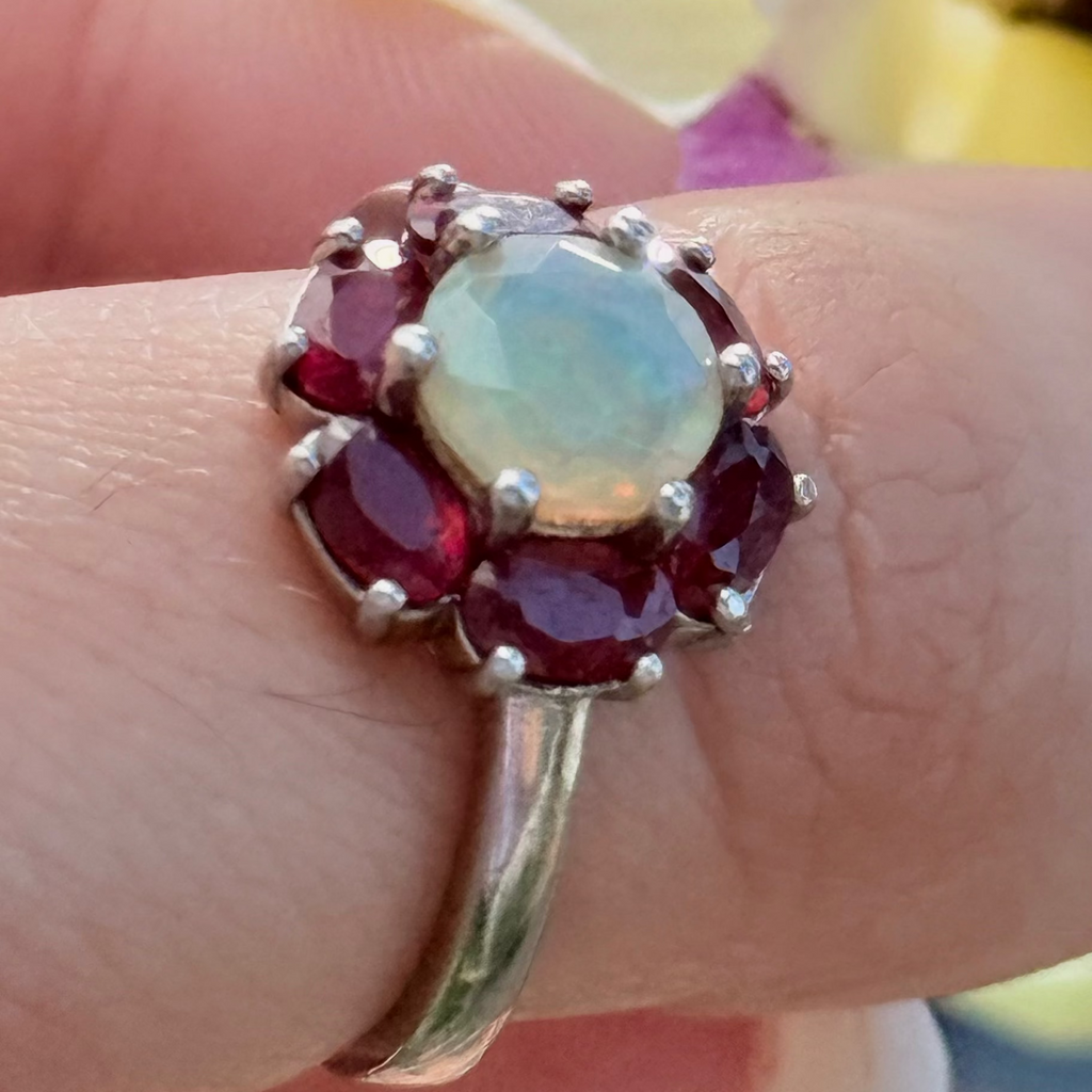 Flor de Fogo – Anel de Prata 925 com Opala e Rubi Natural