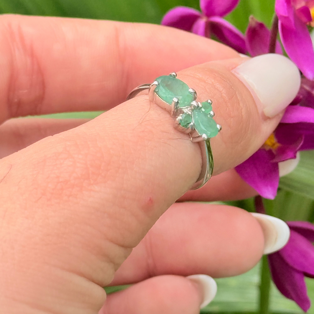 Anillo de Esmeralda Natural Verde Intenso en Plata 925 Certificada