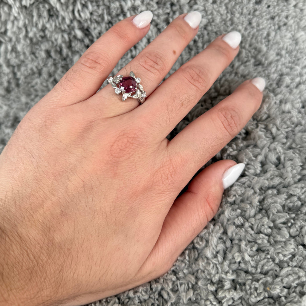 Anillo de Granate Mahenge Natural en Plata 925 Piedra Central 6.665 ct Rare Glow