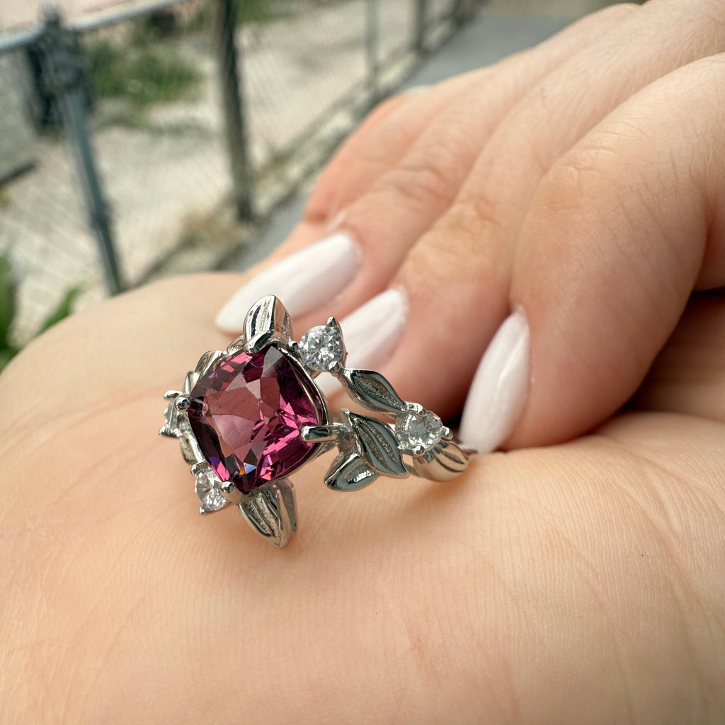 Anillo de Granate Mahenge Natural en Plata 925 Piedra Central 6.665 ct Rare Glow