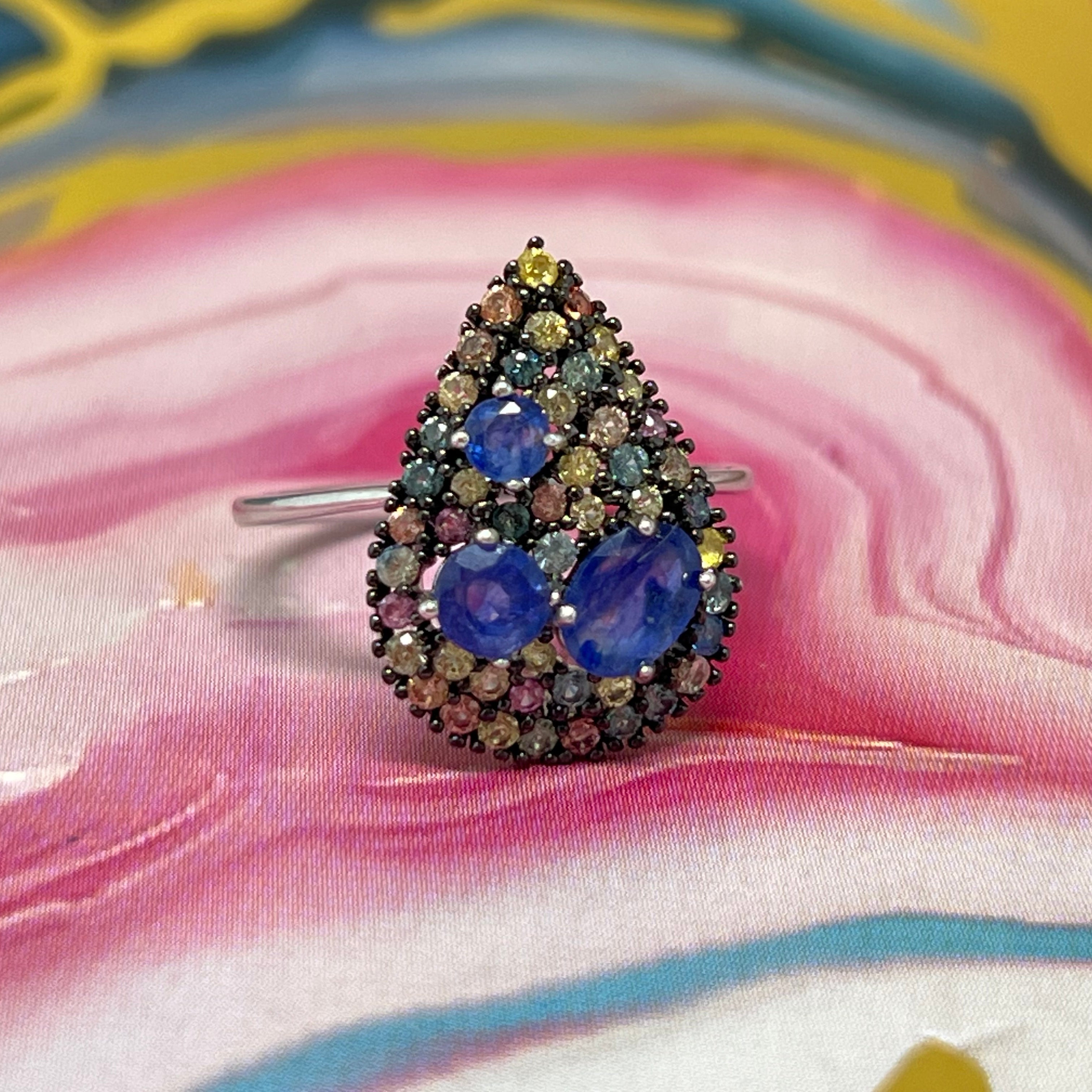 Lágrima do Sri Lanka – Anel de prata 925 e safiras naturais multicoloridas