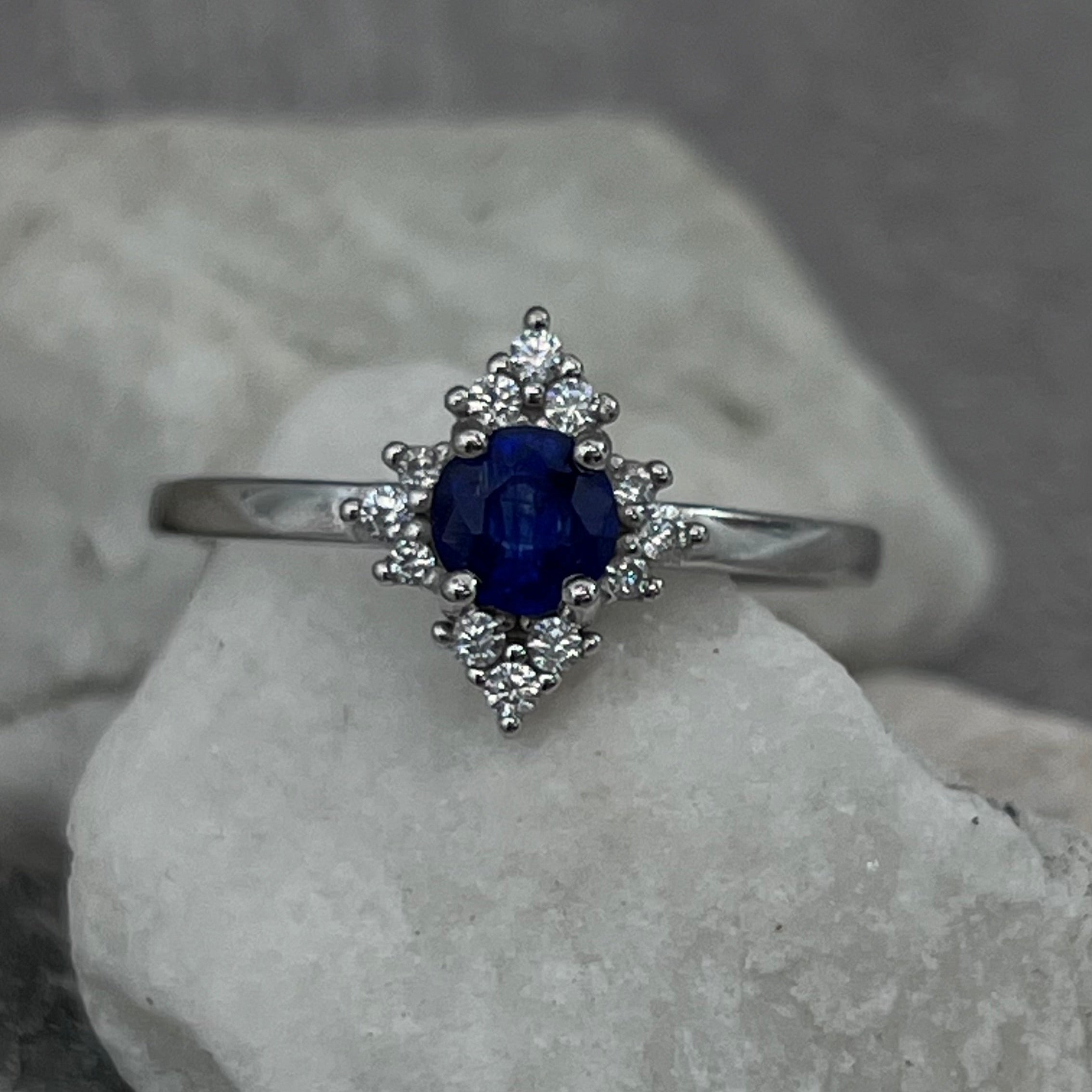 Sweet Fire – Anel de Prata 925 com Safira Lab