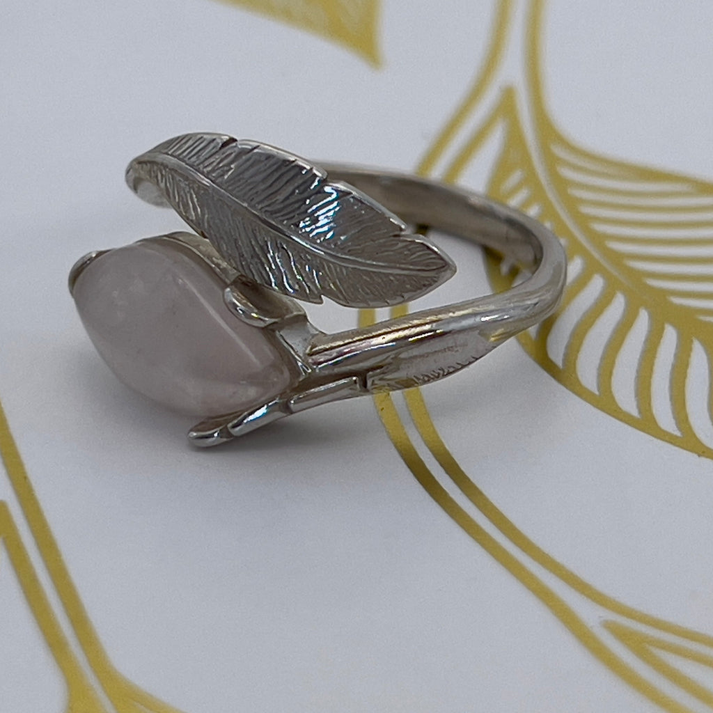 Pena Rosa – Anel de Prata 925 e Quartzo Natural