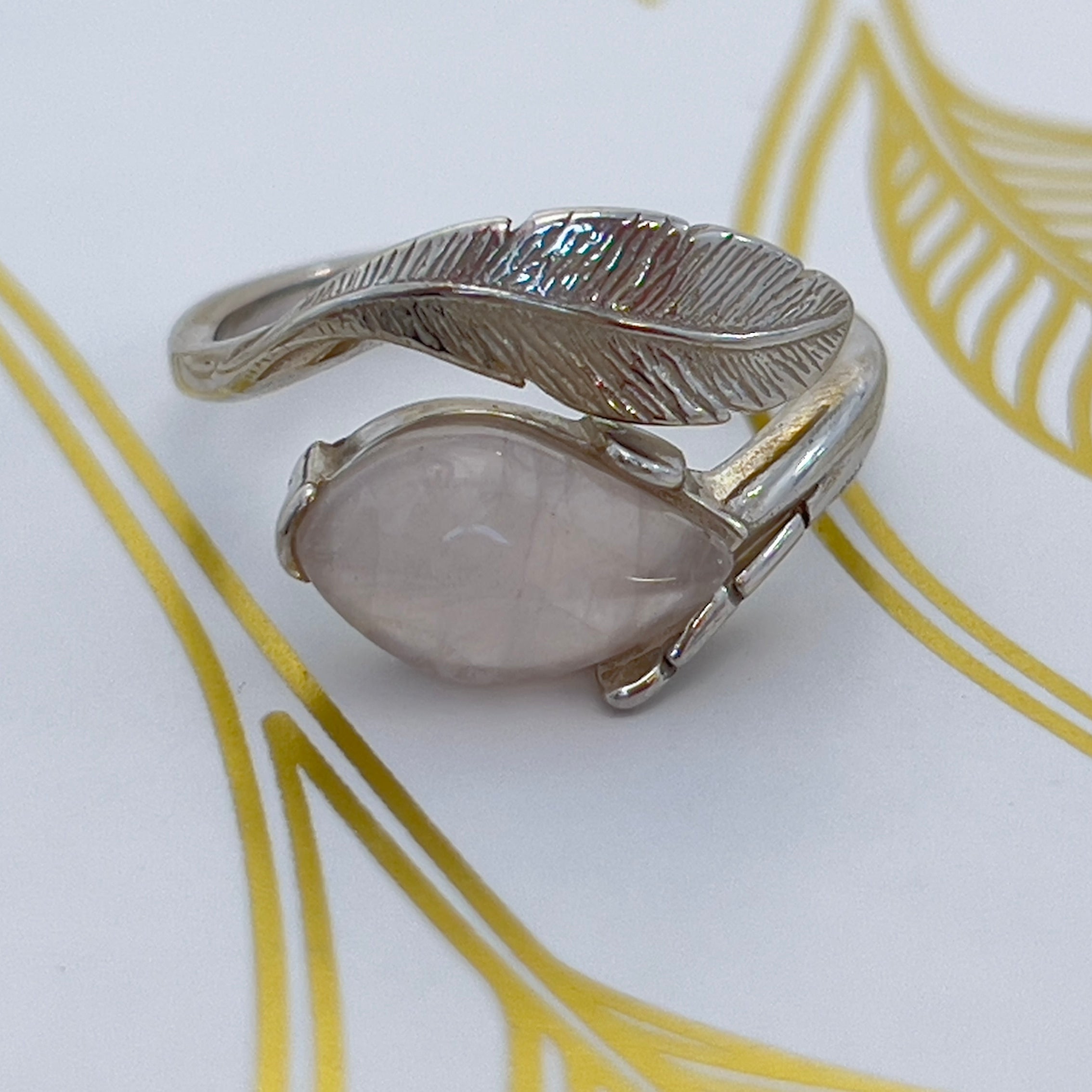 Pena Rosa – Anel de Prata 925 e Quartzo Natural