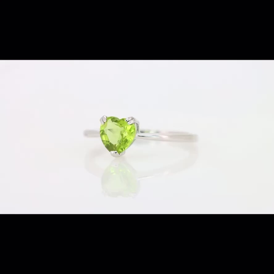 Coração da Selva – Anel de Prata 925 e Peridoto Natural