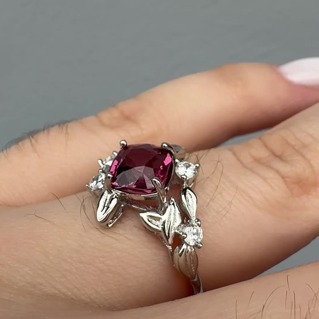 Anillo de Granate Mahenge Natural en Plata 925 Piedra Central 6.665 ct Rare Glow